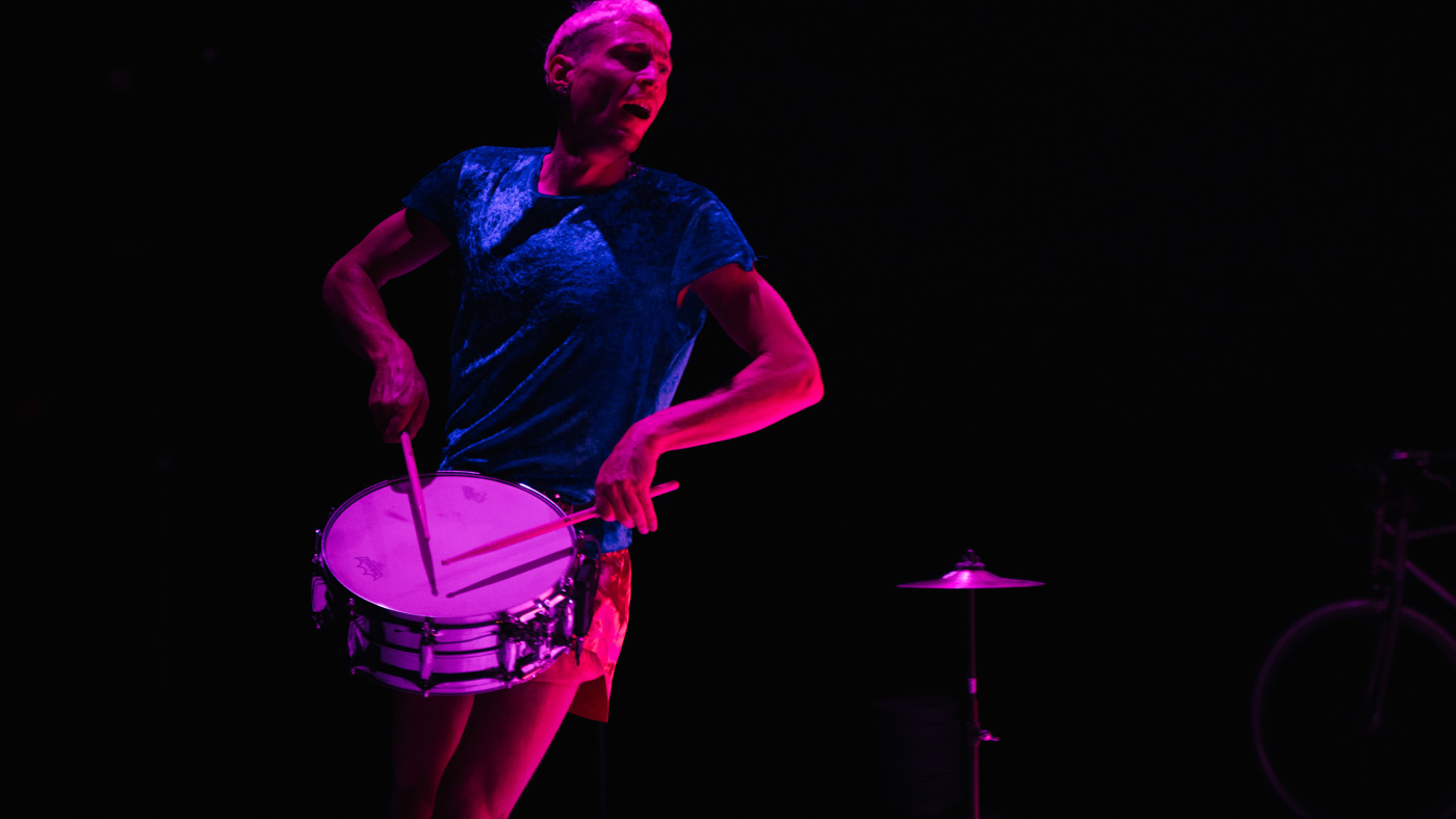 Scenos konTEKSTAI: įspūdžiai iš Julian Vogel spektaklio CERAMIC CIRCUS