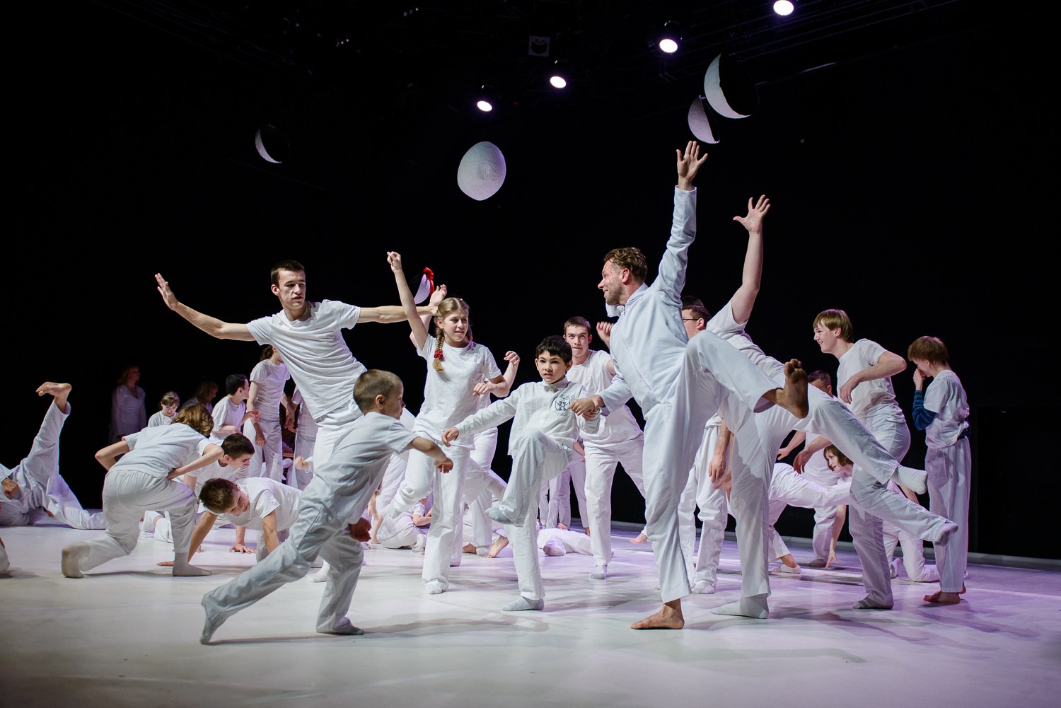 KITOKS | PASAULIO SUTVĖRIMAS PAGAL VAIKUS | Dansema (LT) 