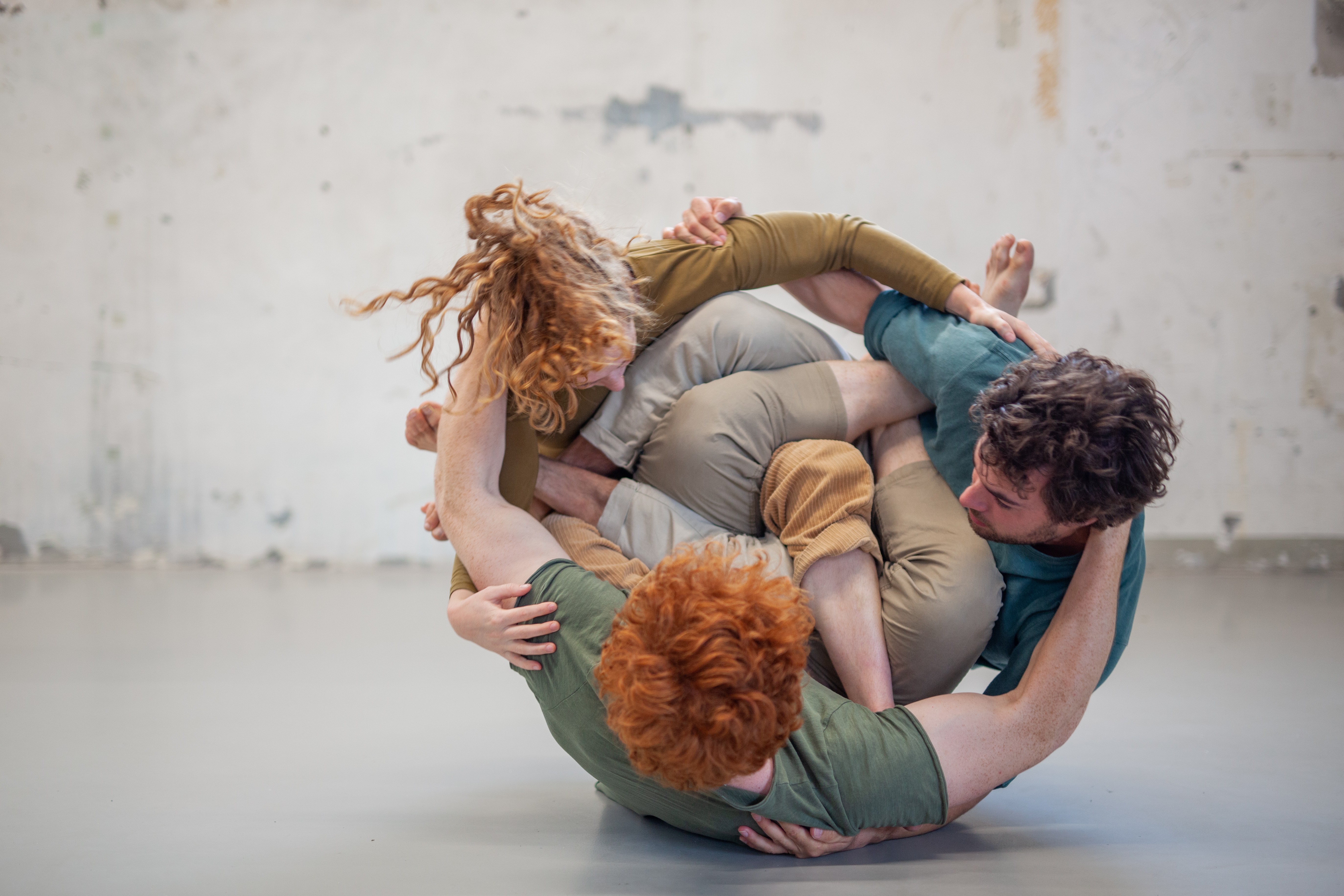 BRACE FOR IMPACT | Knot on hands (NL)